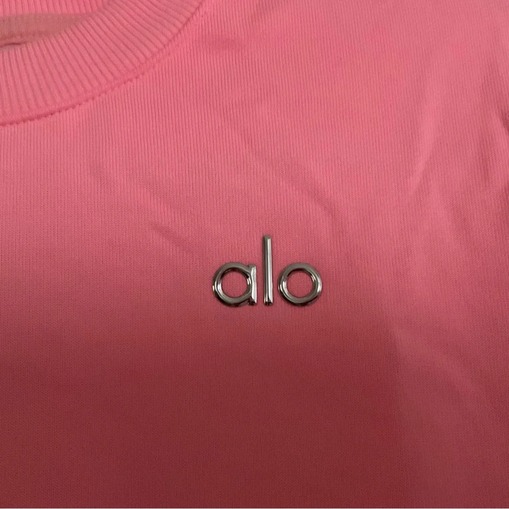 ALO Accolade Crew Neck Pullover Neon Bubblegum S